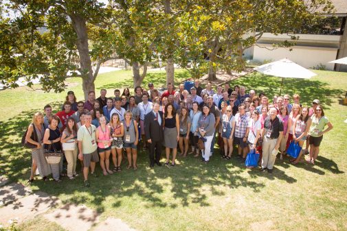 Parents who are Westmont alumni and their students pose with President Gayle and Pam Beebe