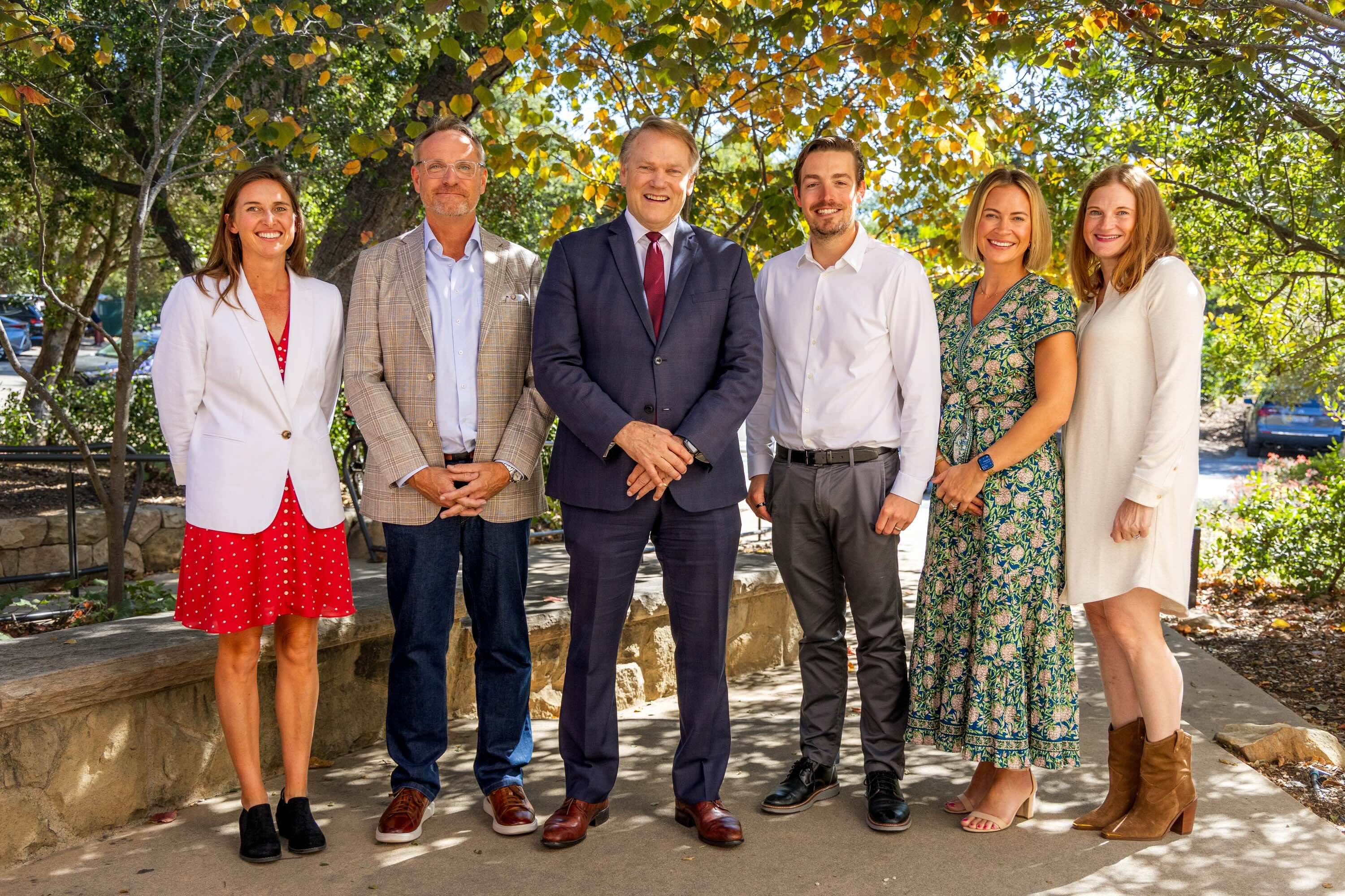 homecoming group image alumni of the year